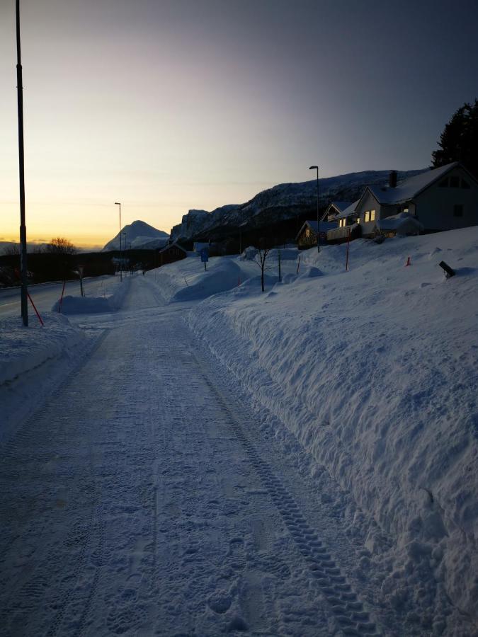 Lyngen, Mackay Appartment, Lyngen Lyngseidet Bagian luar foto