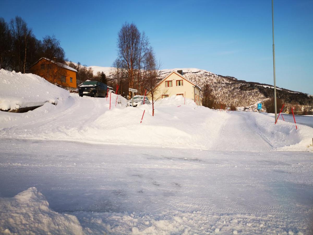 Lyngen, Mackay Appartment, Lyngen Lyngseidet Bagian luar foto
